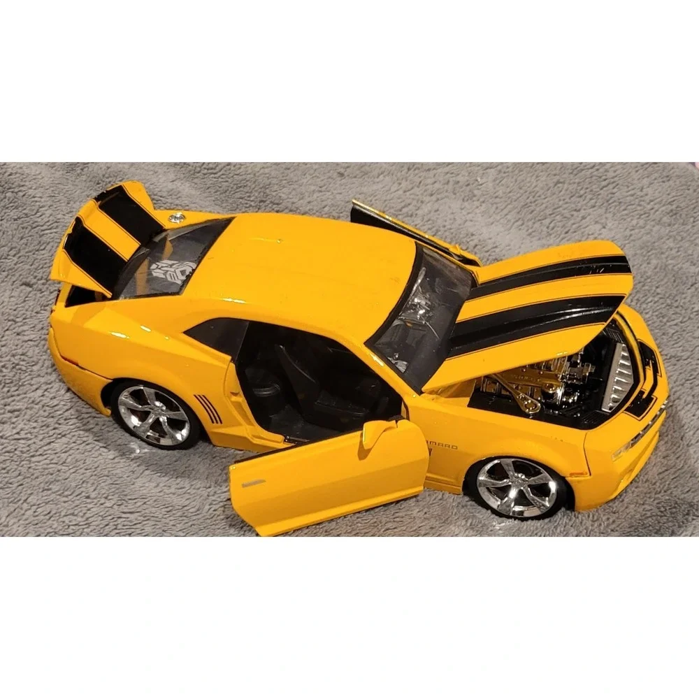Jada 2006 Chevrolet Camaro Concept Bumblebee Yellow Diecast Model Car